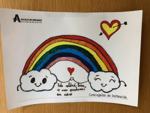 Decenas de dibujos de niños y niñas llenan de color y esperanza las residencias de mayores y el Hospital Universitario Príncipe de Asturias