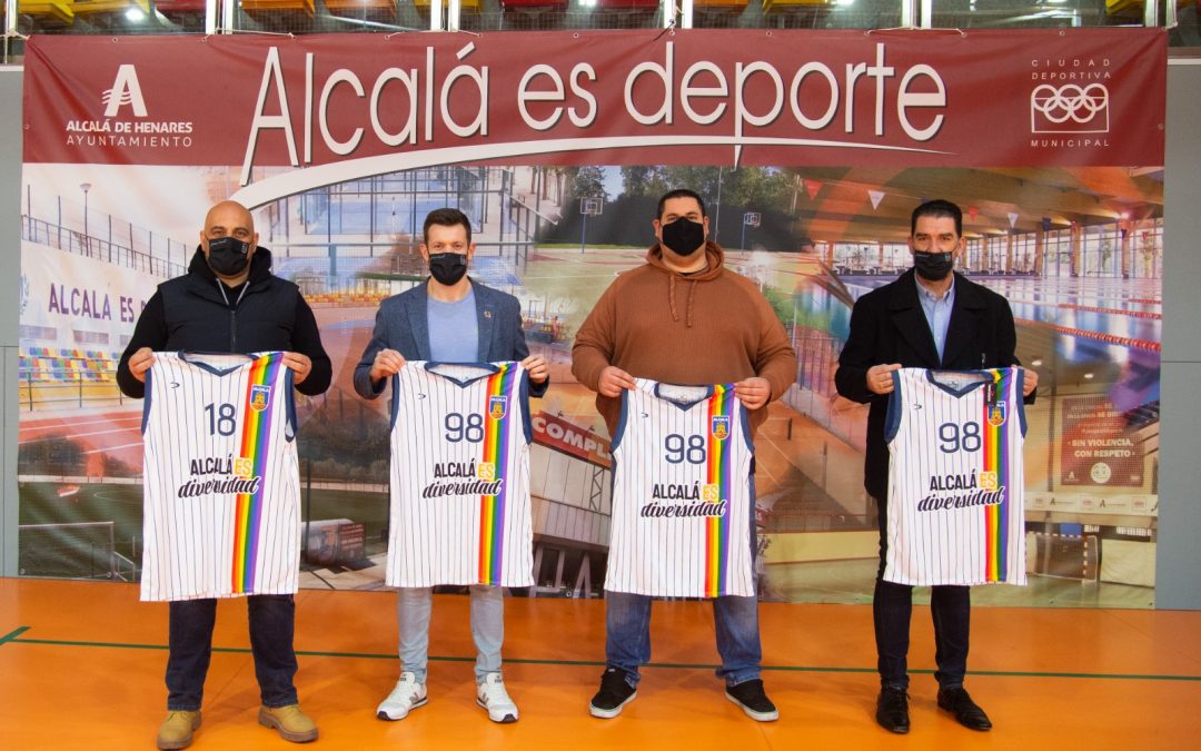 Presentada la nueva camiseta contra la LGTBIfobia en el Deporte del Baloncesto Alcalá