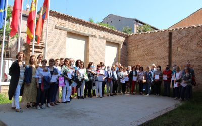 Rodríguez Palacios hace entrega de sus diplomas a las 68 personas que han realizado las Clases Magistrales del Curso “Alcalá, Mosaico de Culturas”