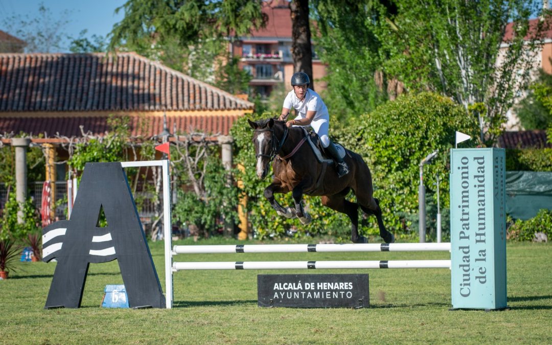 Un centenar de caballos han hecho las delicias del público en el  Concurso Hípico Nacional 3* de Alcalá de Henares