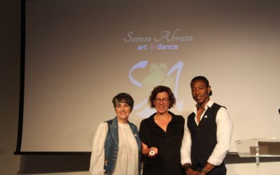 El proyecto “Somos Abrazo” crece con la presentación de un vídeo dirigido por la escultora Ana Hernando