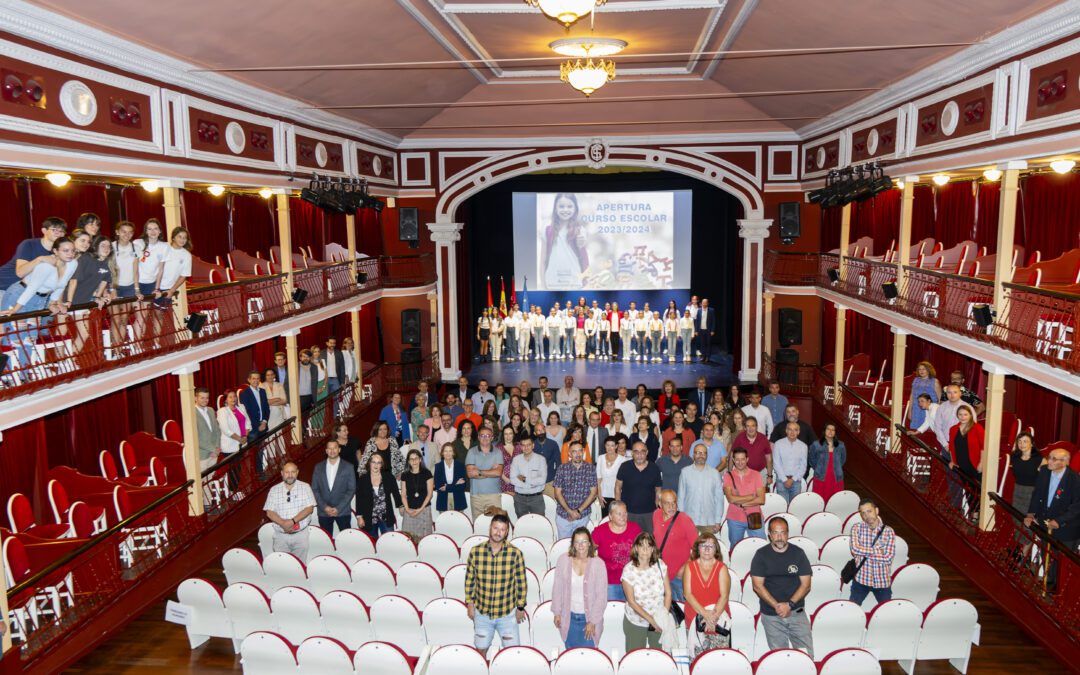 El Teatro Salón Cervantes acoge el acto de inauguración del curso con todos los directores de colegios e institutos de Alcalá