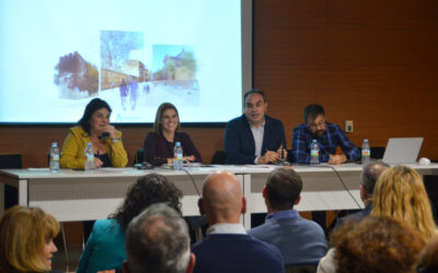 La alcaldesa Judith Piquet preside una reunión con asociaciones y vecinos para detallar la fase de obras en el Centro de Alcalá