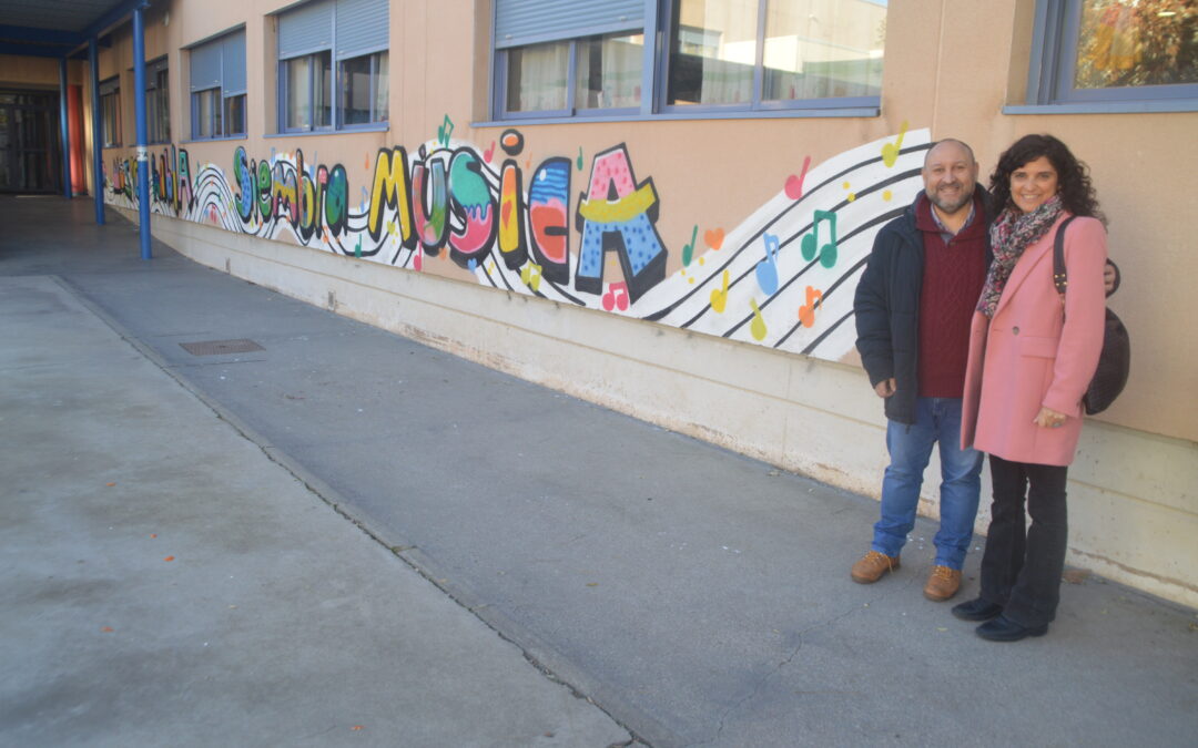 El colegio Mozart estrena mural dentro de la iniciativa ‘Deja tu huella en el cole’