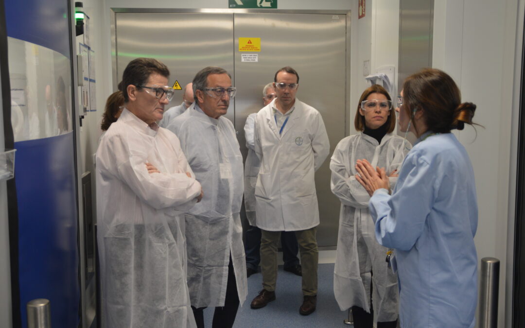 La alcaldesa Judith Piquet visita la planta de Bayer en Alcalá de Henares