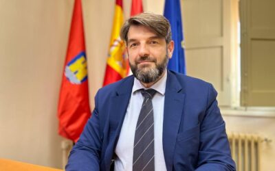El gobierno municipal, integrado por Partido Popular y Vox, denuncia que el PSOE aprobó una licencia manifiestamente ilegal que puede generar graves consecuencias a los alcalaínos