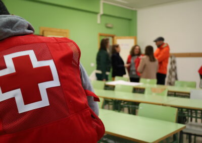 La alcaldesa Judith Piquet visita el programa ‘Centros de Día Infantiles’ promovido por Cruz Roja en Alcalá de Henares.