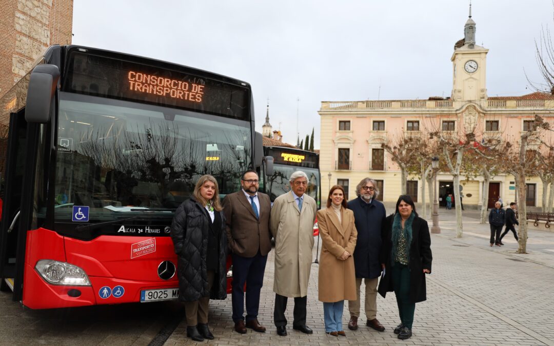 Alcalá presenta siete nuevos autobuses híbridos que ya prestan servicio en la ciudad