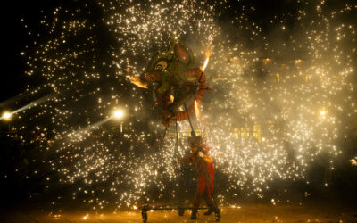 Alcalá de Henares cierra los Carnavales con un gran pasacalles carnavalesco de fuego
