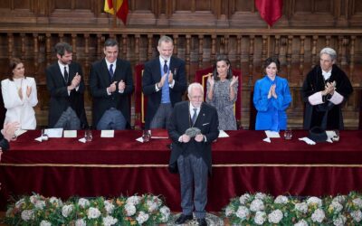 Alcalá se vuelca con la entrega del Premio Cervantes a Luis Mateo Díez por parte de los Reyes, acto central de la gran fiesta del 23 de abril