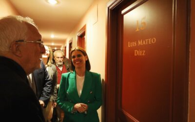 El Teatro Salón Cervantes estrena el palco ‘Luis Mateo Díez’ en homenaje al Premio Cervantes 2023